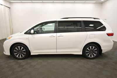 2018 Toyota Sienna, $27999. Photo 4