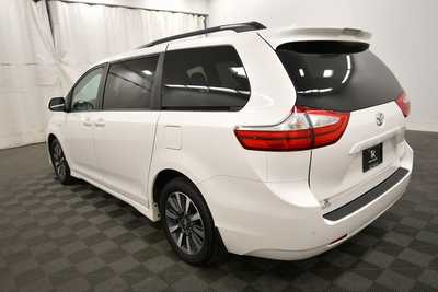 2018 Toyota Sienna, $27999. Photo 5