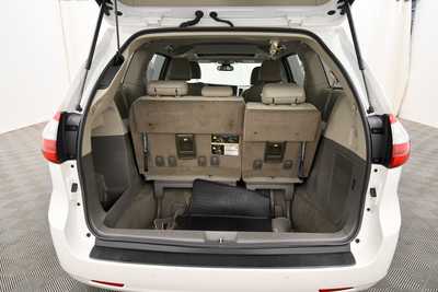 2018 Toyota Sienna, $27999. Photo 7
