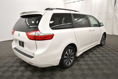 2018 Toyota Sienna, $27999. Photo 8