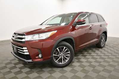 2018 Toyota Highlander, $24997. Photo 2