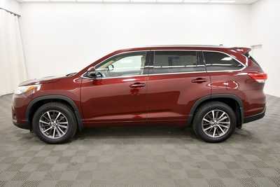 2018 Toyota Highlander, $24997. Photo 4
