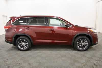 2018 Toyota Highlander, $24997. Photo 9