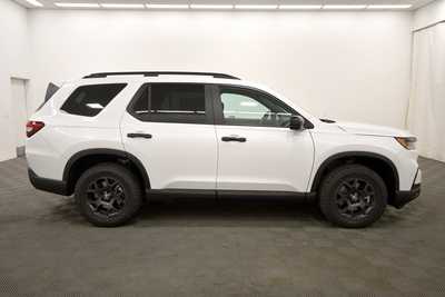 2025 Honda Pilot, $48259. Photo 8