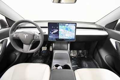 2021 Tesla Model Y, $27780. Photo 3