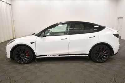 2021 Tesla Model Y, $27780. Photo 4