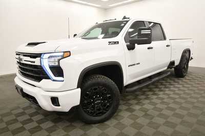 2024 Chevrolet 2500 Crew Cab, $55599. Photo 2