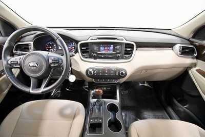 2016 Kia Sorento, $10999. Photo 3
