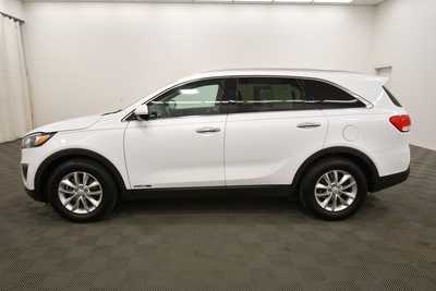 2016 Kia Sorento, $10999. Photo 4