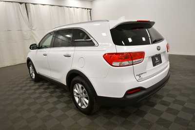 2016 Kia Sorento, $10999. Photo 5