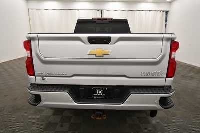 2022 Chevrolet 2500 Crew Cab, $58497. Photo 6