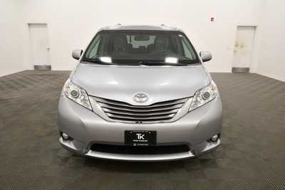 2015 Toyota Sienna, $15999. Photo 11