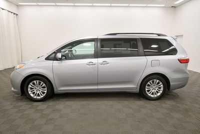 2015 Toyota Sienna, $15999. Photo 4