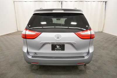 2015 Toyota Sienna, $15999. Photo 6