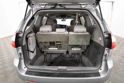 2015 Toyota Sienna, $15999. Photo 7