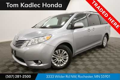 2015 Toyota Sienna, $15999. Photo 1