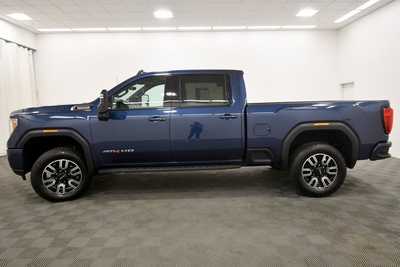 2022 GMC 2500 Crew Cab, $58999. Photo 4
