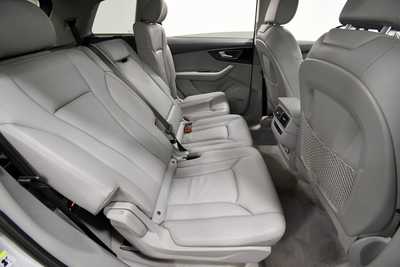 2019 Audi Q7, $19999. Photo 9