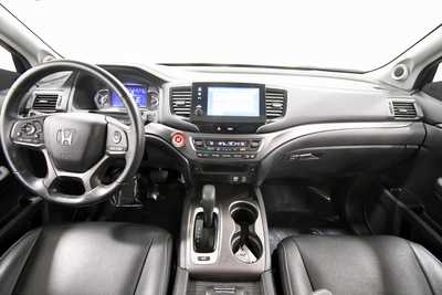 2019 Honda Pilot, $25497. Photo 3