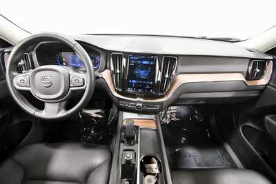 2022 Volvo XC60, $32999. Photo 3