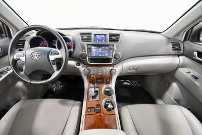 2013 Toyota Highlander, $16499. Photo 3
