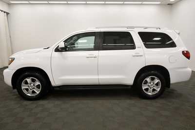 2018 Toyota Sequoia, $21997. Photo 3
