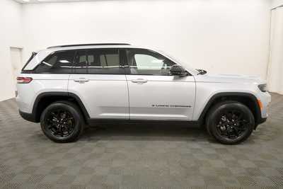 2024 Jeep Grand Cherokee, $36999. Photo 9