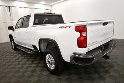 2022 Chevrolet 2500 Crew Cab, $42999. Photo 5