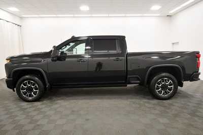 2022 Chevrolet 2500 Crew Cab, $56999. Photo 4