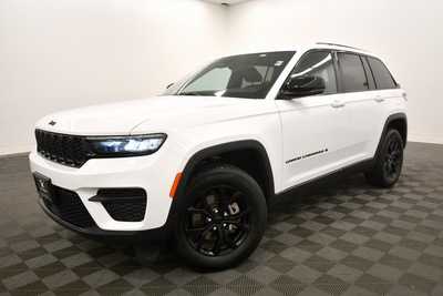 2024 Jeep Grand Cherokee, $32499. Photo 2