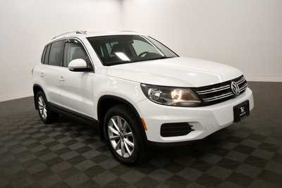 2017 Volkswagen Tiguan, $10999. Photo 10