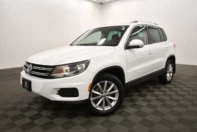 2017 Volkswagen Tiguan, $10999. Photo 2