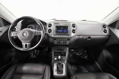 2017 Volkswagen Tiguan, $10999. Photo 3