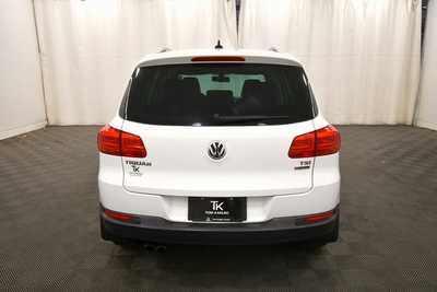 2017 Volkswagen Tiguan, $10999. Photo 6