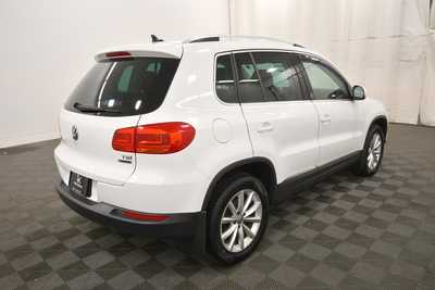 2017 Volkswagen Tiguan, $10999. Photo 8