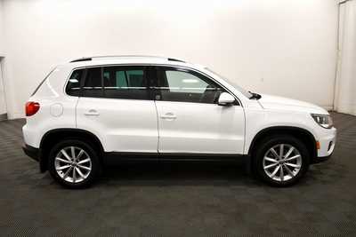 2017 Volkswagen Tiguan, $10999. Photo 9
