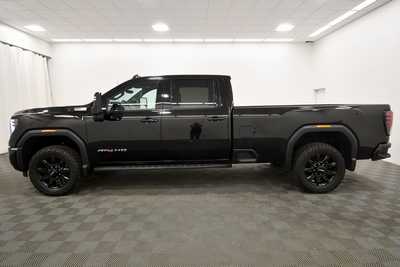 2024 GMC 2500 Crew Cab, $69999. Photo 4