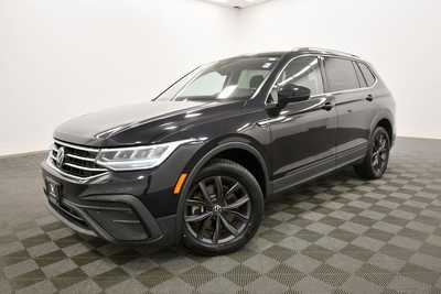 2022 Volkswagen Tiguan, $21999. Photo 2