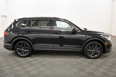 2022 Volkswagen Tiguan, $21999. Photo 9