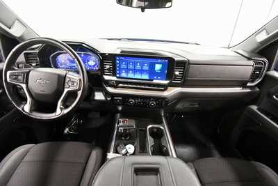 2022 Chevrolet 1500 Crew Cab, $40999. Photo 3