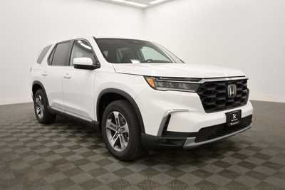 2025 Honda Pilot, $44699. Photo 9
