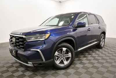 2023 Honda Pilot, $38999. Photo 2