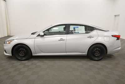 2021 Nissan Altima, $16999. Photo 4