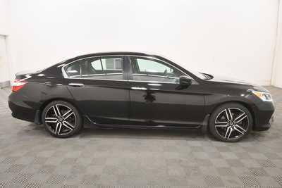 2017 Honda Accord, $13499. Photo 8