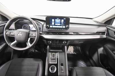 2024 Mitsubishi Outlander, $24999. Photo 3