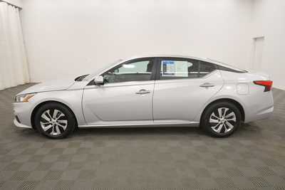 2021 Nissan Altima, $16999. Photo 4