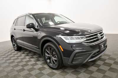 2022 Volkswagen Tiguan, $21999. Photo 10