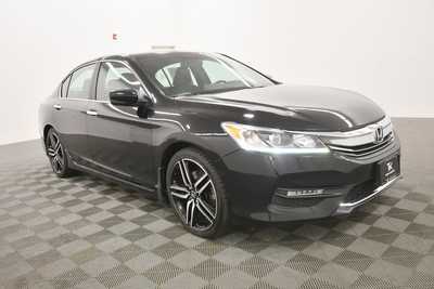 2017 Honda Accord, $12999. Photo 9