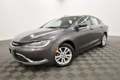 2017 Chrysler 200, $8999. Photo 2