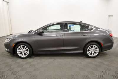 2017 Chrysler 200, $8999. Photo 4